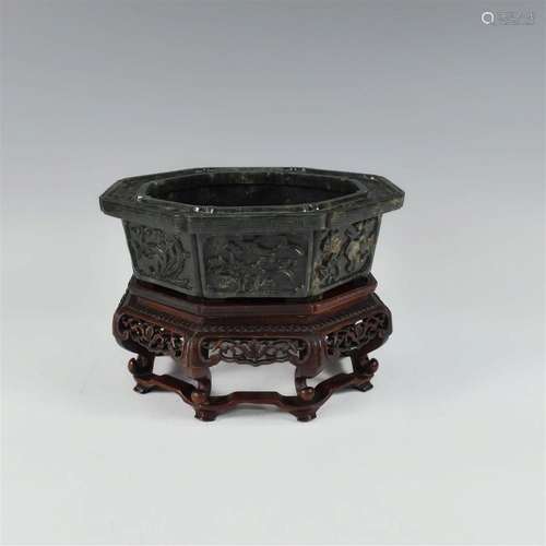 CHINESE QING DYNASTY OCTAGONAL JASPER FLOWER GILDED POT WITH...