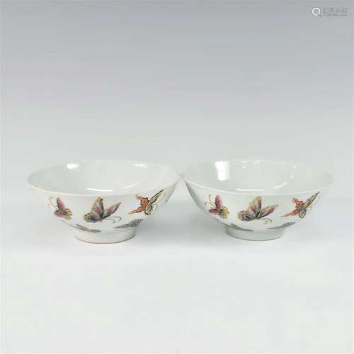 CHINESE PAIR FAMILLE ROSE BUTTERFLY PORCELAIN BOWLS