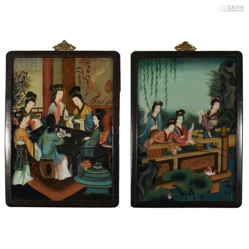 CHINESE PAIR GLASS PAINTING OF LADIES