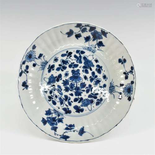 CHINESE EXPORT KANGXI BLUE AND WHITE FLORAL PLATE