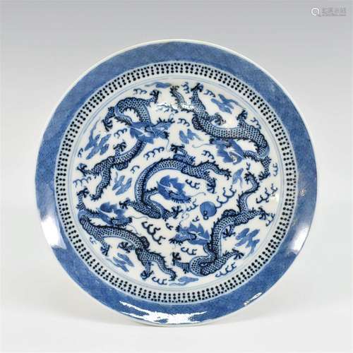 19TH/20TH C. CHINESE BLUE AND WHITE DRAGON PLATE