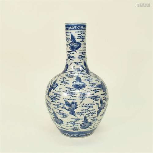 CHINESE BLUE AND WHITE PORCELAIN TIAN QIU VASE