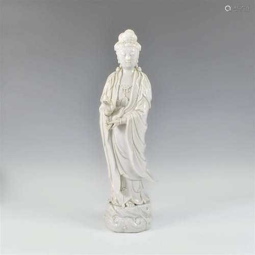 CHINESE WHITE GUANYIN PORCELAIN STATUE