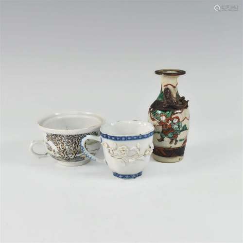 CHINESE TWO CUPS & SMALL VASE