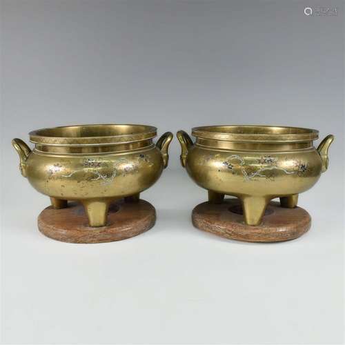 PAIR JAPANESE BURNERS ON WOOD STAND