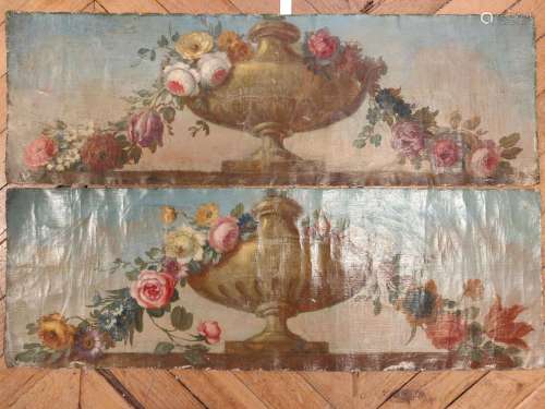 DEUX DESSUS DE PORTE en toile peinte à décor de vases f