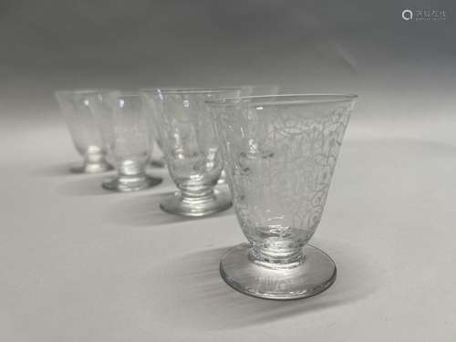 BACCARAT 
SUITE DE SEPT GOBELETS tronconique en cristal