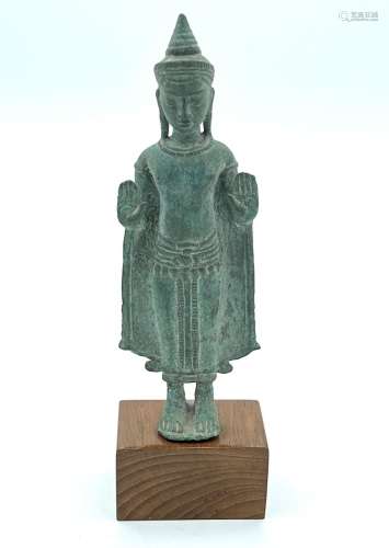 THAILANDE 
BOUDDHA en bronze, représenté debout vêtu d'