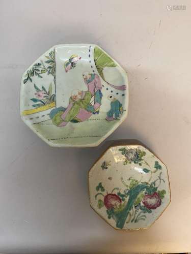 CHINE - XXe siècle
DEUX COUPES octogonales en porcelain