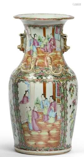 CHINE, Canton - Vers 1900
VASE BALUSTRE en porcelaine à