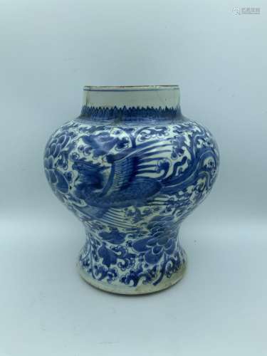CHINE, XVIIIe siècle 
VASE de forme balustre en porcela