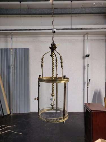 LANTERNE cylindrique en bronze doré.
Style Louis XVI.
H