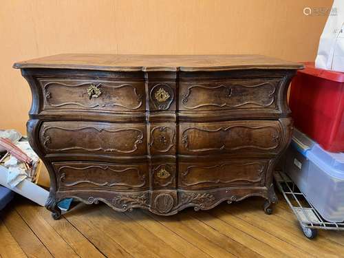 COMMODE tombeau d'époque Régence en bois naturel moulur