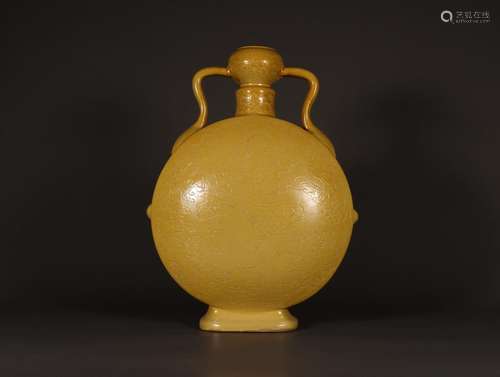 Yellow glaze engraved dragon pattern holding the moon bottle