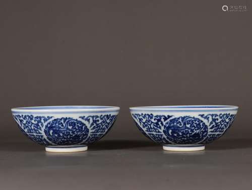 A pair of blue and white glazed bowls with dragon patterns