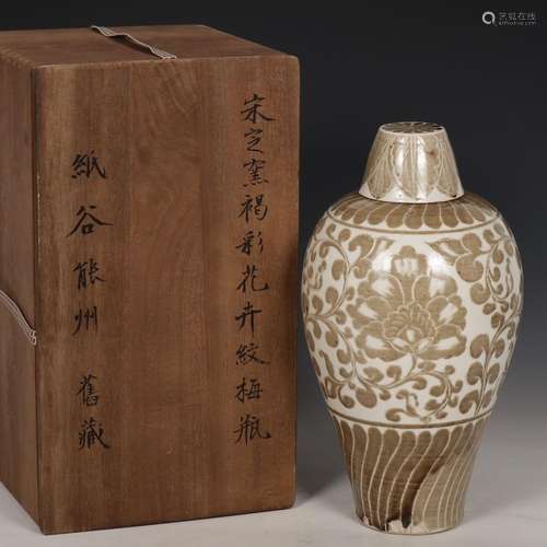 Ding kiln brown color plum bottle with flower pattern