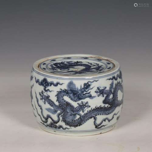 Blue and white dragon pattern cricket jar