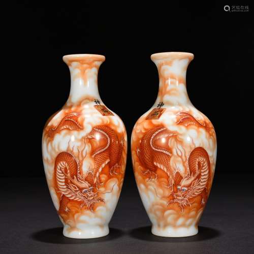 A pair of alum red painted gold cloud dragon pattern bottles