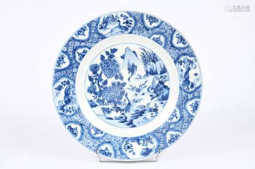 Chine, XVIIIe-début XIXe siècle. Plat en porcelaine bleu-bla...