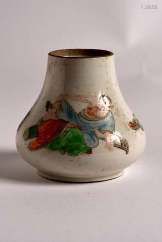 Chine, XVIIIe-XIXe siècle. Petit pot piriforme en porcelaine...