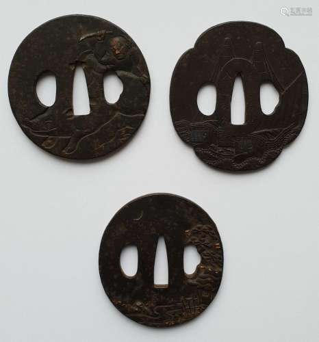 Japon, XVIIIe siècle. Trois tsuba en fer, l’une mokko-gata à...