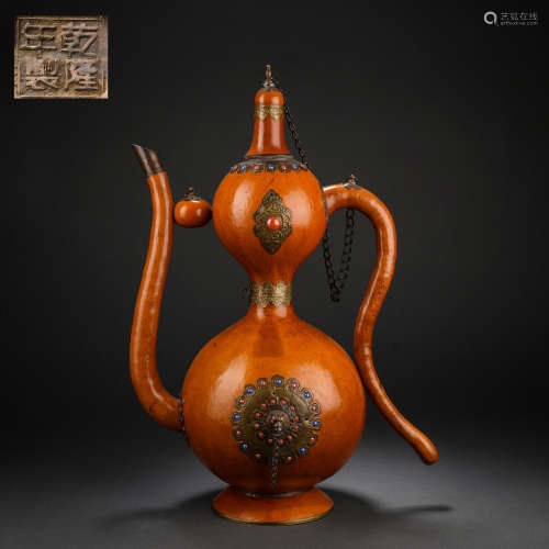 Qing Dynasty Gourd Holding Pot