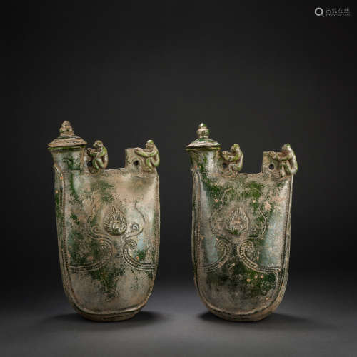 A Pair of Green Glazed Monkey Pots Before Ming Dynasty