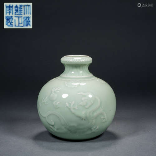 Qing Dynasty Celadon Jar with Dragon Pattern