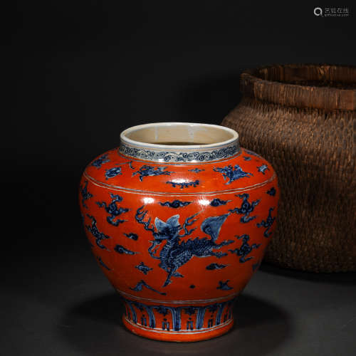 Ming red glaze blue and white dragon pattern jar