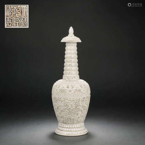 Qing Dynasty White Glaze Fushou Pattern Tower Vase