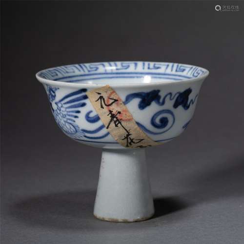 A BLUE AND WHITE PORCELAIN STEM-CUP