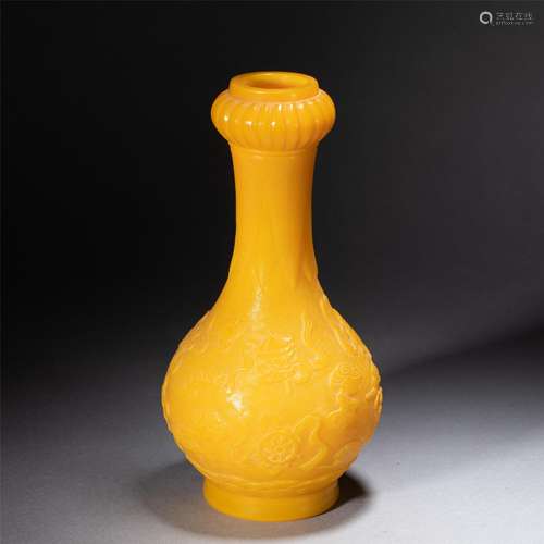 A YELLOW GLASSWARE VASE