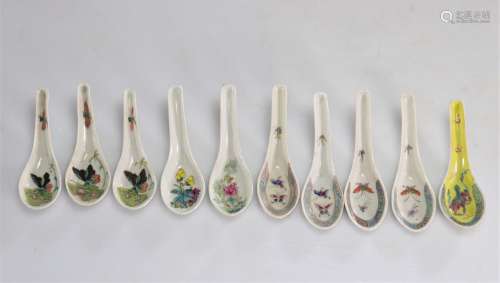 Cuillères (10) en porcelaine de chine famille rose divers dé...
