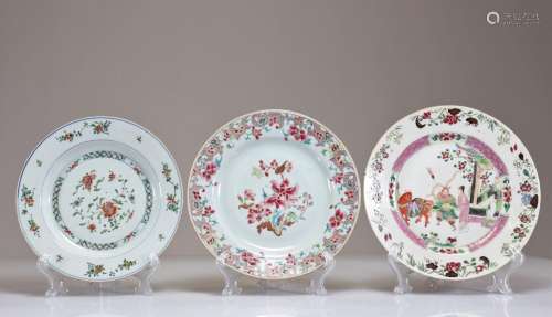 Assiettes (3) porcelaines XVIIIème famille rose<br />
Poids:...