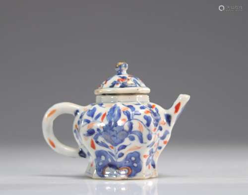 Théière de l'époque Kangxi, imari exporté de la Chine<br />
...