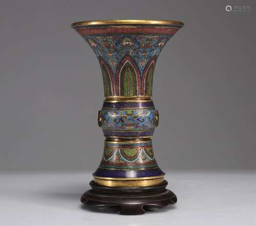 Vase Gu en bronze cloisonné, décor archaïsant, époque Qianlo...