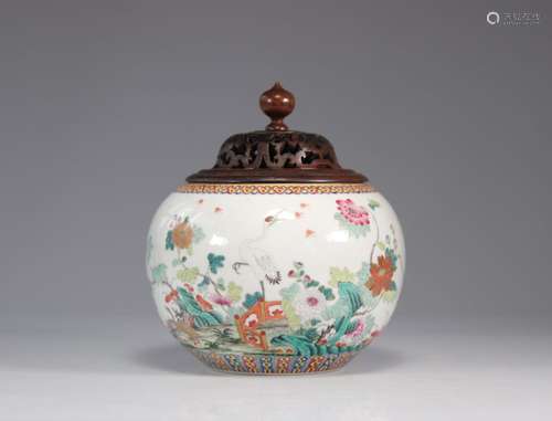 Vase en porcelaine de chine république marque Qianlong apocr...