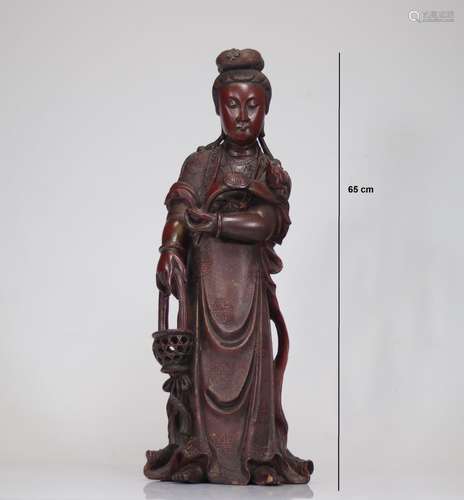 imposante Guanyin en bois laqué d'époque Qing<br />
Poids: 3...