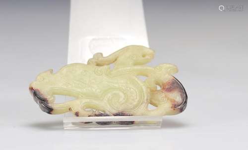 Plaque chinoise en jade à décor de dragon<br />
Poids: 40 g<...