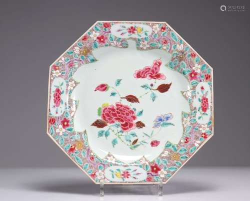 Assiettes en porcelaine famille rose XVIIIème<br />
Poids: 6...