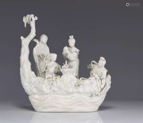 Blanc de chine, bateau avec 4 personnages de l'époque Qing<b...