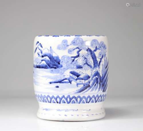 Vase en porcelaine de chine blanc bleu<br />
Poids: 3.40 kg<...