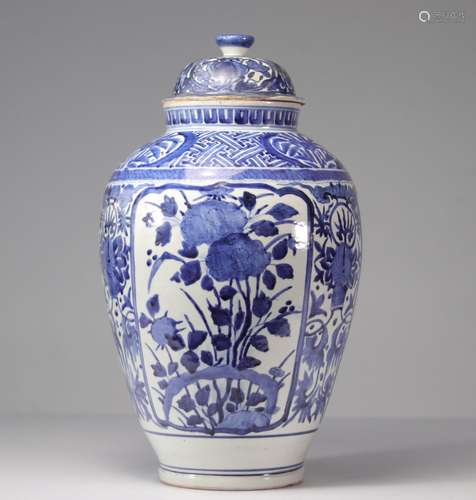 Imposante potiche couverte porcelaine de chine blanc bleu<br...