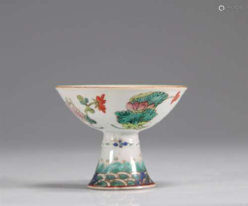 Coupe en porcelaine de chine 19ème<br />
Poids: 190 g<br />
...