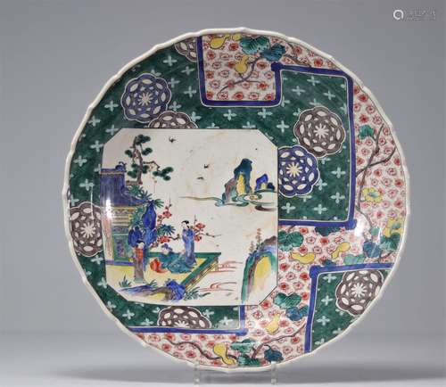 Imposant plat en porcelaine Japonaise<br />
Poids: 3.20 kg<b...