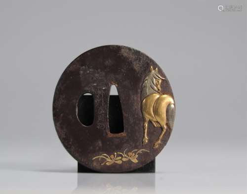 JAPON Epoque EDO (1603 – 1868). Tsuba fer et incrustations. ...