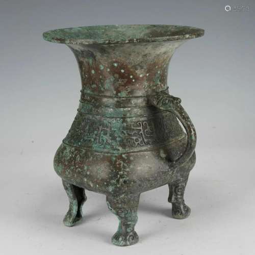 A CHINESE ARCHAIC BRONZE WINE VESSEL