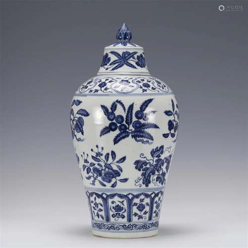 A CHINESE BLUE AND WHITE PORCELAIN VASE