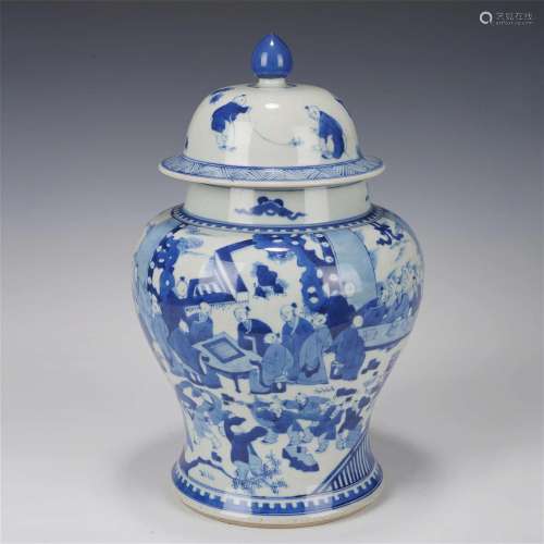 A CHINESE BLUE AND WHITE FIGURAL STORY GARNITURE WITH COVER