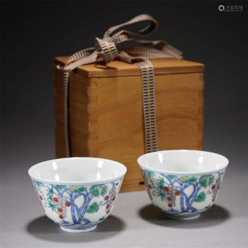PAIR CHINESE FAMILLE VERTE GRAPEFRUITS CUPS
